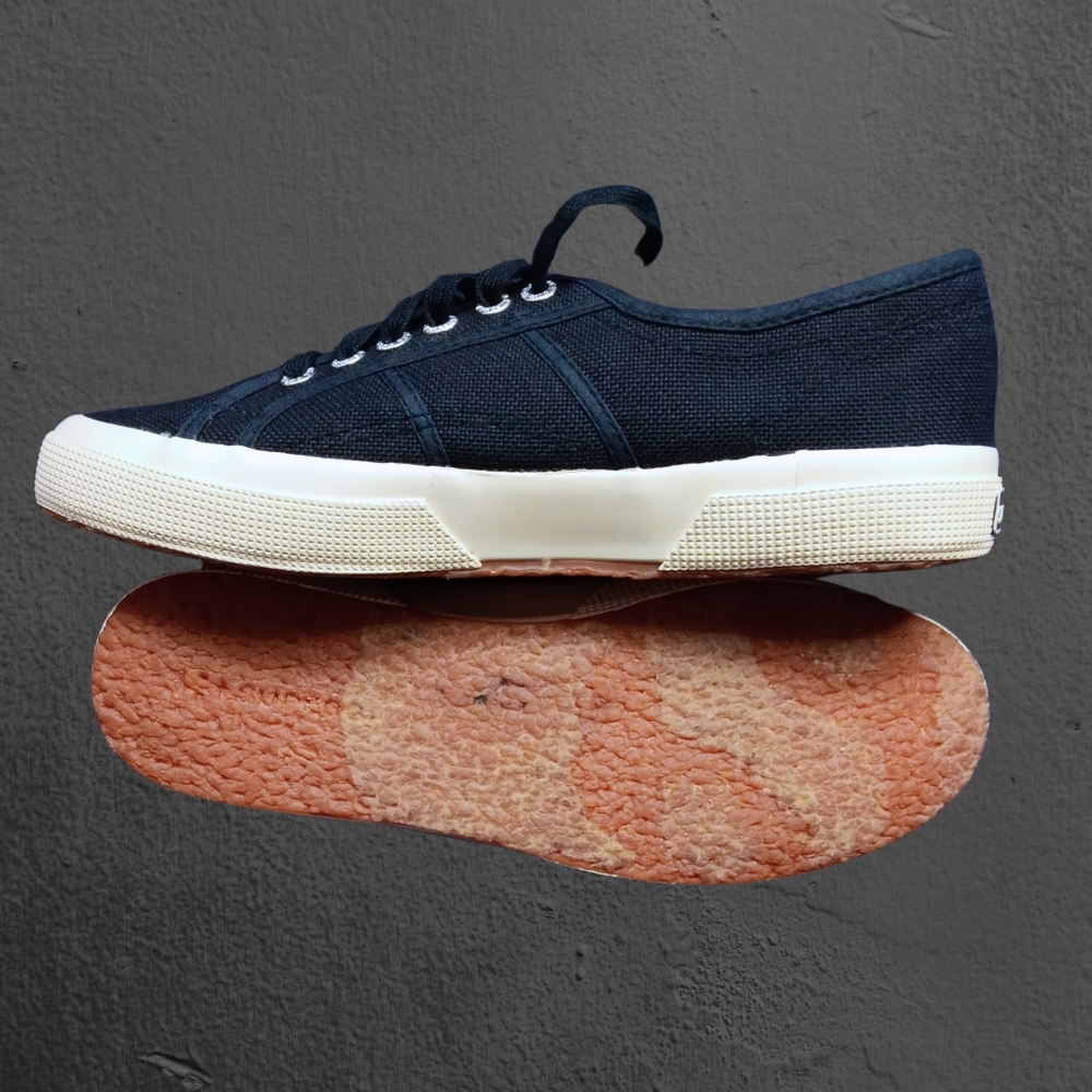 SUPERGA UNISEX LOW CANVAS SNEAKER Size 7men 8.5 womens
